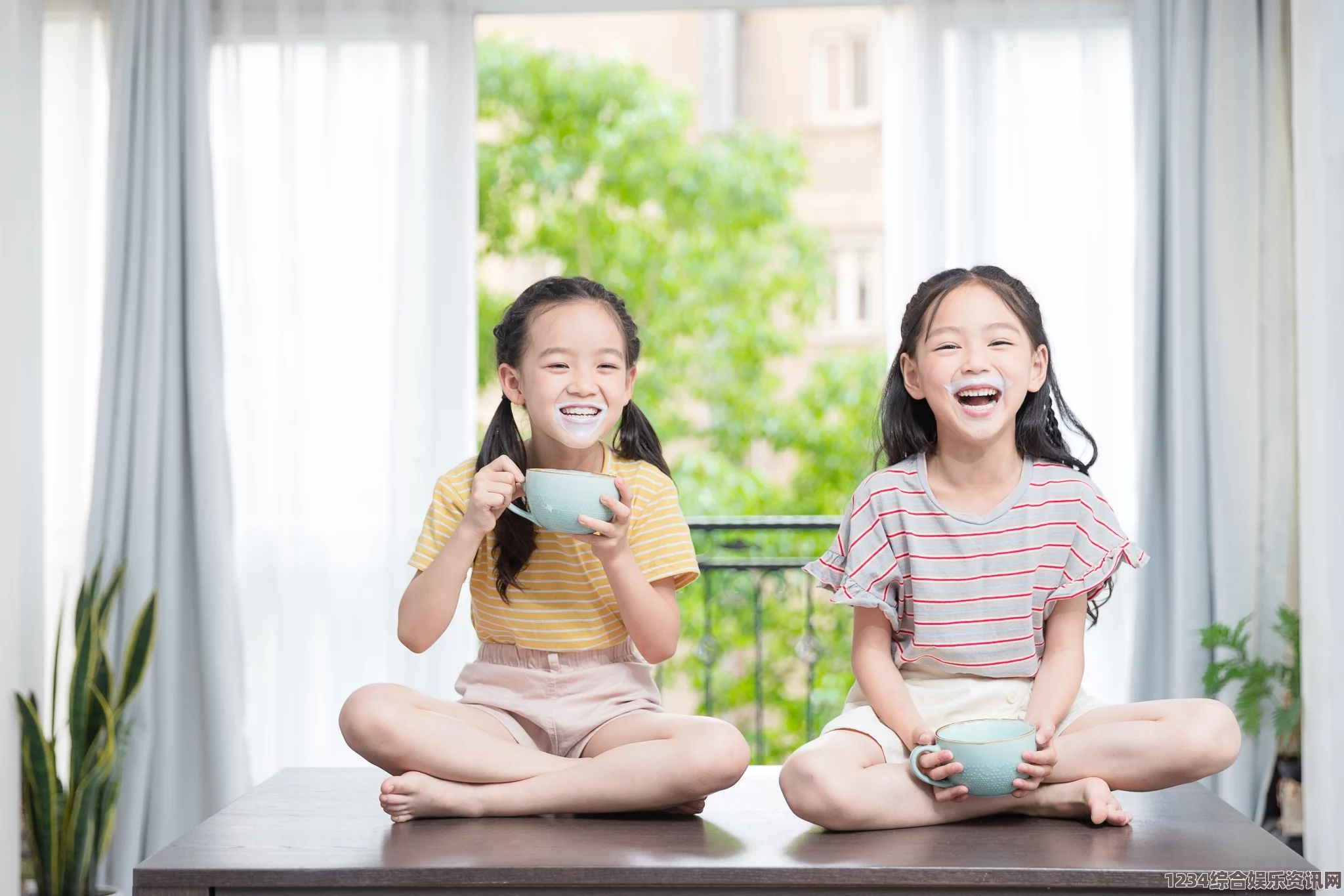 两人世界高清完整版免费观看一小孩半夜喂女孩吃困吧：探索无邪童趣与深厚友情交织的温馨瞬间