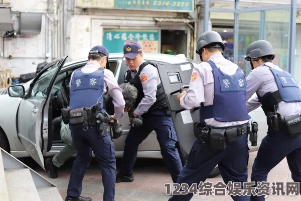 红楼艳谭警察睾丸被注入了高浓缩药剂，这种极端行为不仅令人震惊，也反映出现实生活中某些缺乏人性和道德底线的现象。